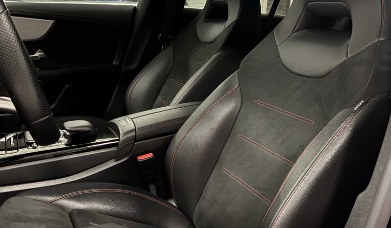 
								Mercedes CLA COUPÉ 200D DCT full									