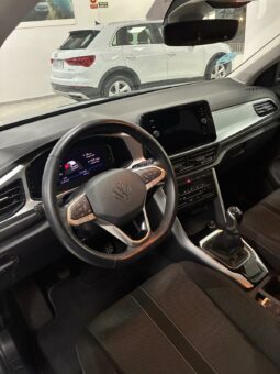 
										VOLKSWAGEN T-ROC 2.0TDI LIFE 115CV full									