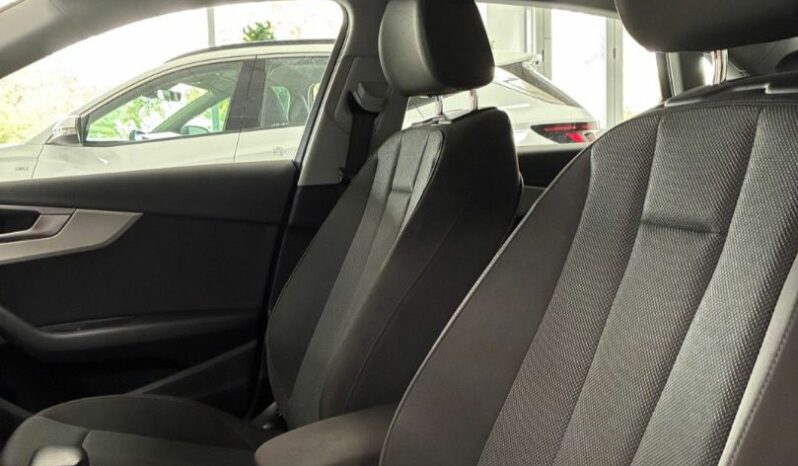 
								Audi A4 30TDI Advanced STRONIC full									