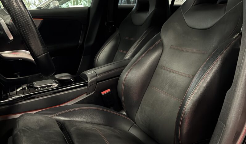 
								Mercedes CLA 200D AMG LINE DCT full									