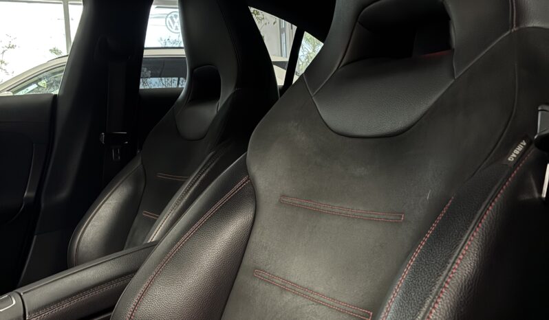 
								Mercedes CLA 200D AMG LINE DCT full									