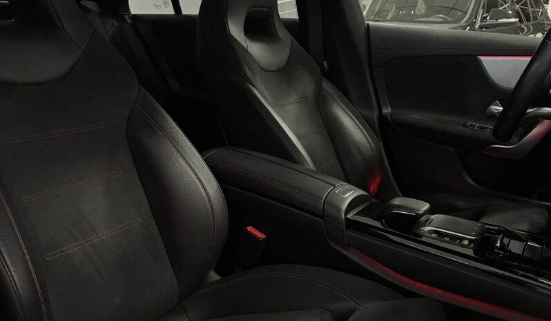 
								Mercedes CLA 200D AMG LINE DCT full									