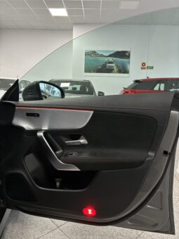 
										Mercedes CLA 200D AMG LINE DCT full									