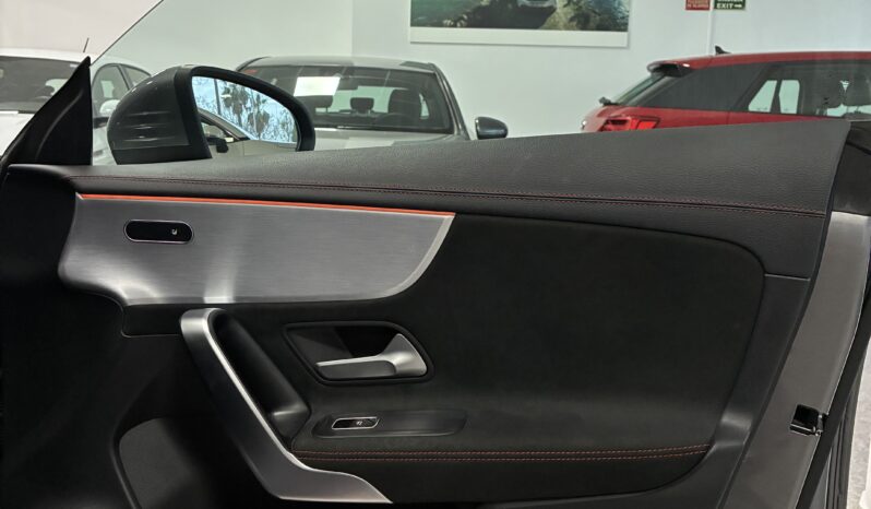
								Mercedes CLA 200D AMG LINE DCT full									