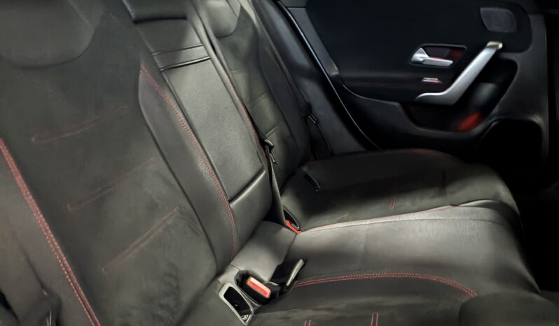 
								Mercedes CLA 200D AMG LINE DCT full									