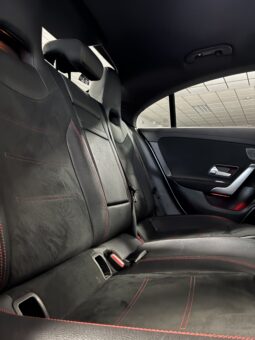 
										Mercedes CLA 200D AMG LINE DCT full									