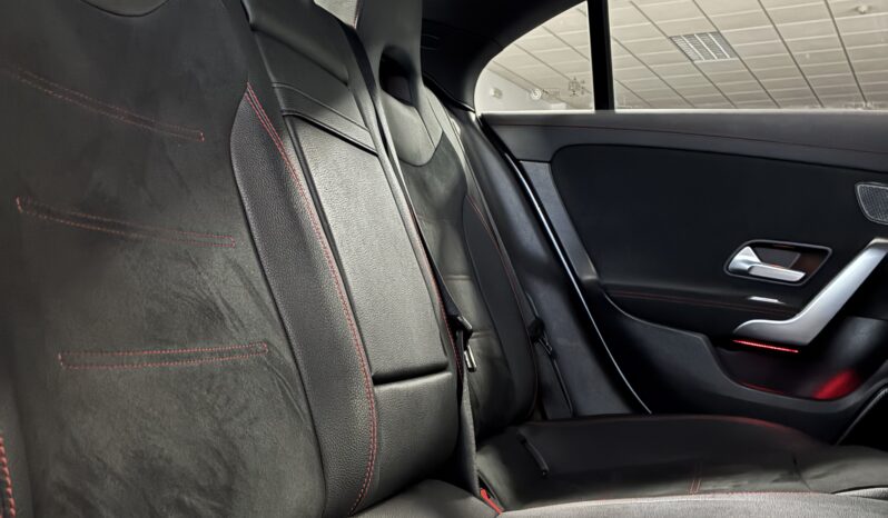 
								Mercedes CLA 200D AMG LINE DCT full									