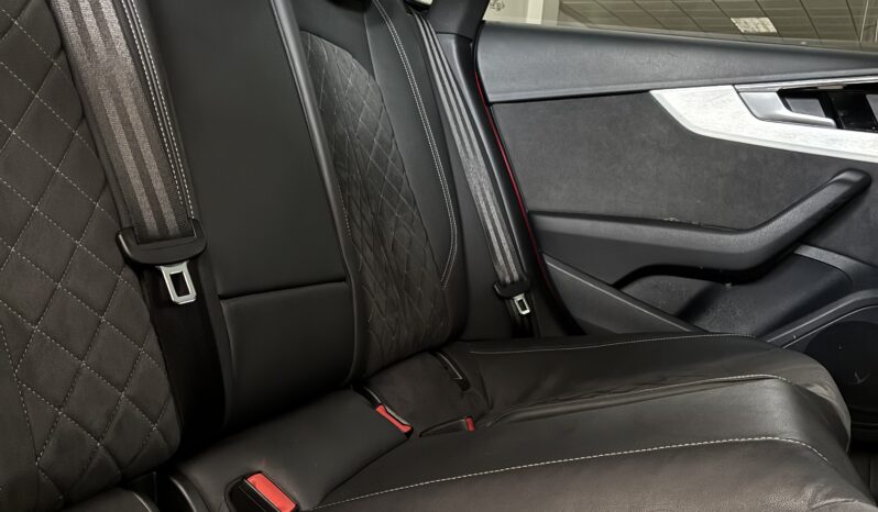 
								Audi A5 Sportback 40TDI Black Line full									