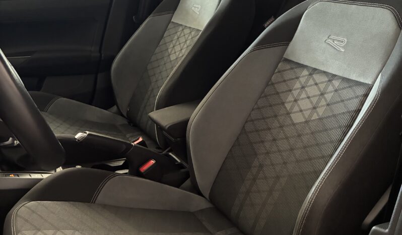 
								Volkswagen Taigo 1.5tsi R-LINE 150CV DSG7 full									
