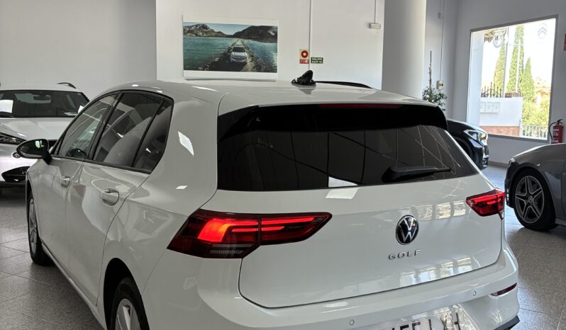 
								Volkswagen Golf 2.0TDI Life 115CV DSG7 full									