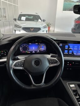 
										Volkswagen Golf 2.0TDI Life 115CV DSG7 full									