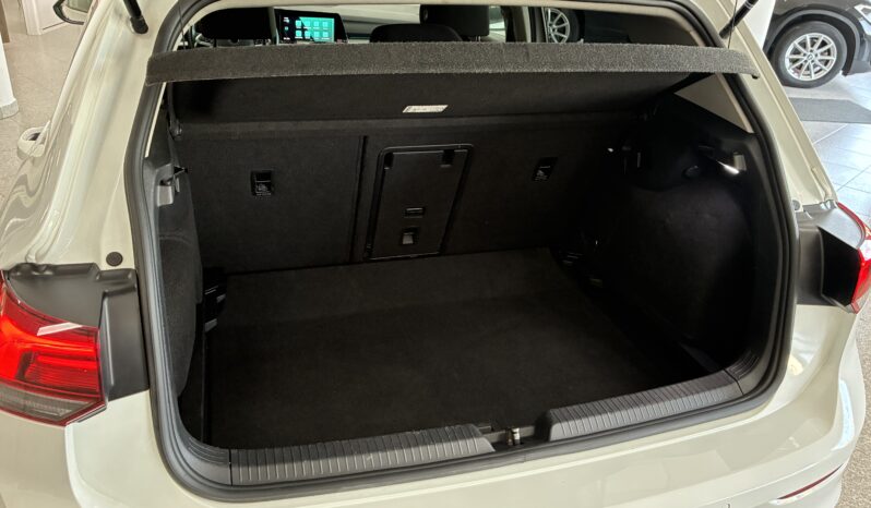 
								Volkswagen Golf 2.0TDI Life 115CV DSG7 full									