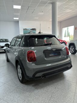 
										Volkswagen T-Roc 2.0TDI R-LINE 150CV DSG7 full									