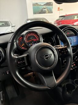 
										Volkswagen T-Roc 2.0TDI R-LINE 150CV DSG7 full									
