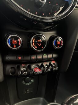 
										Volkswagen T-Roc 2.0TDI R-LINE 150CV DSG7 full									